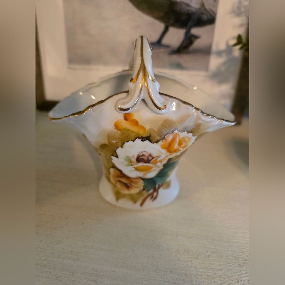 Decorative Porcelain Flower Basket with Gold Trim - White and Yellow